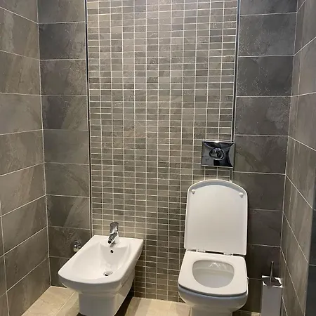 Main Bllok 2 * Tirana